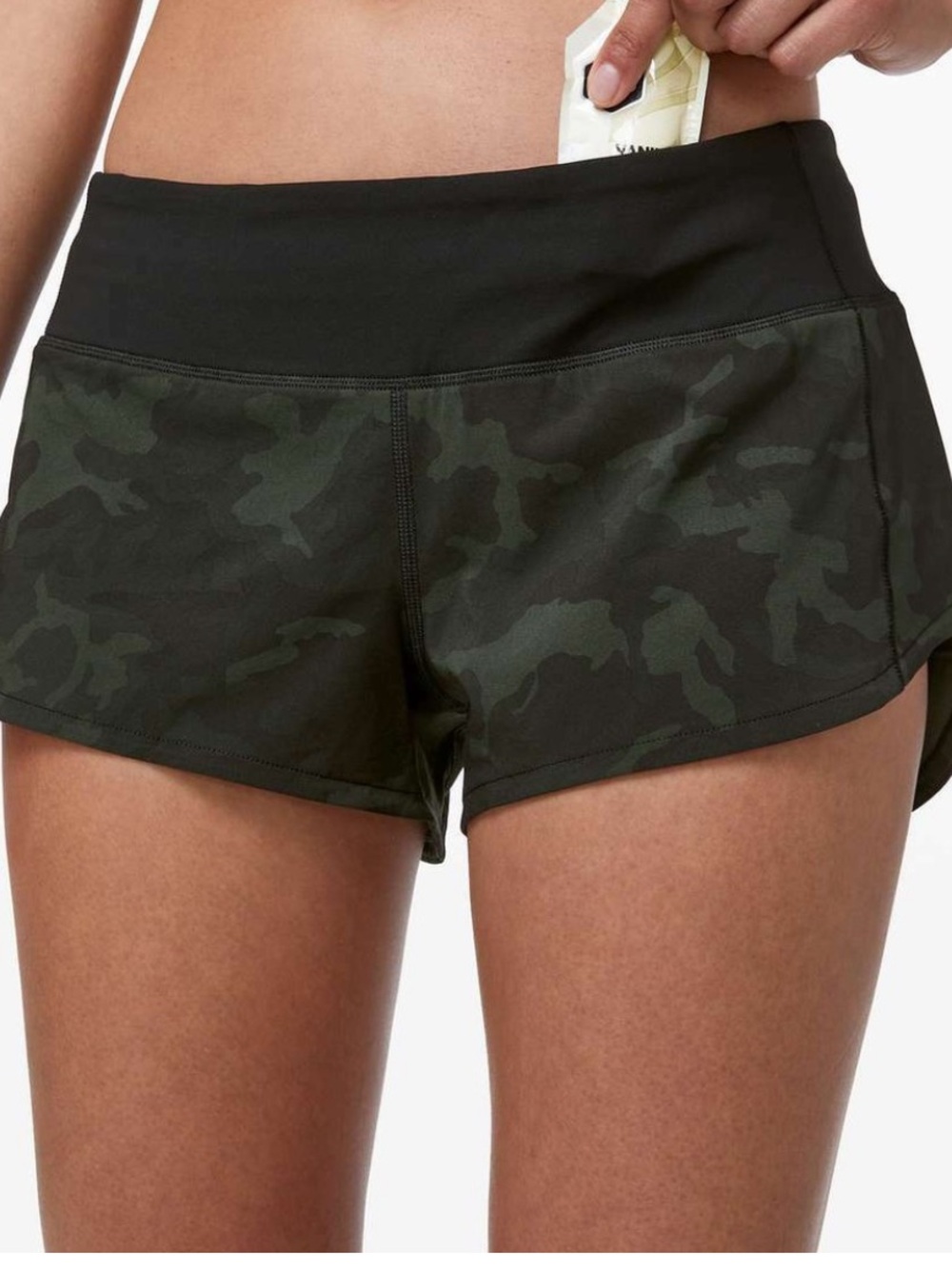 Lululemon low rise speed up 2.5 shorts camo size 8 excellent condition athletic